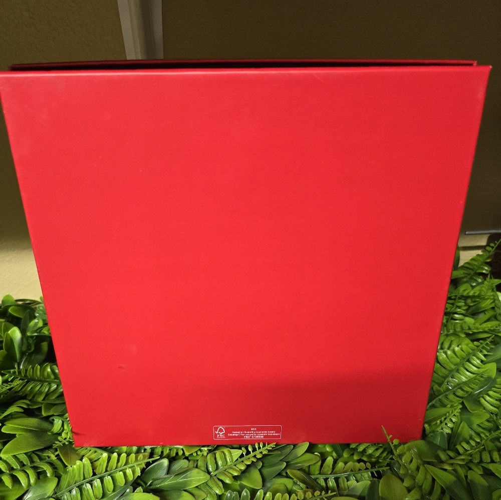 Box - Picture 2 of 4